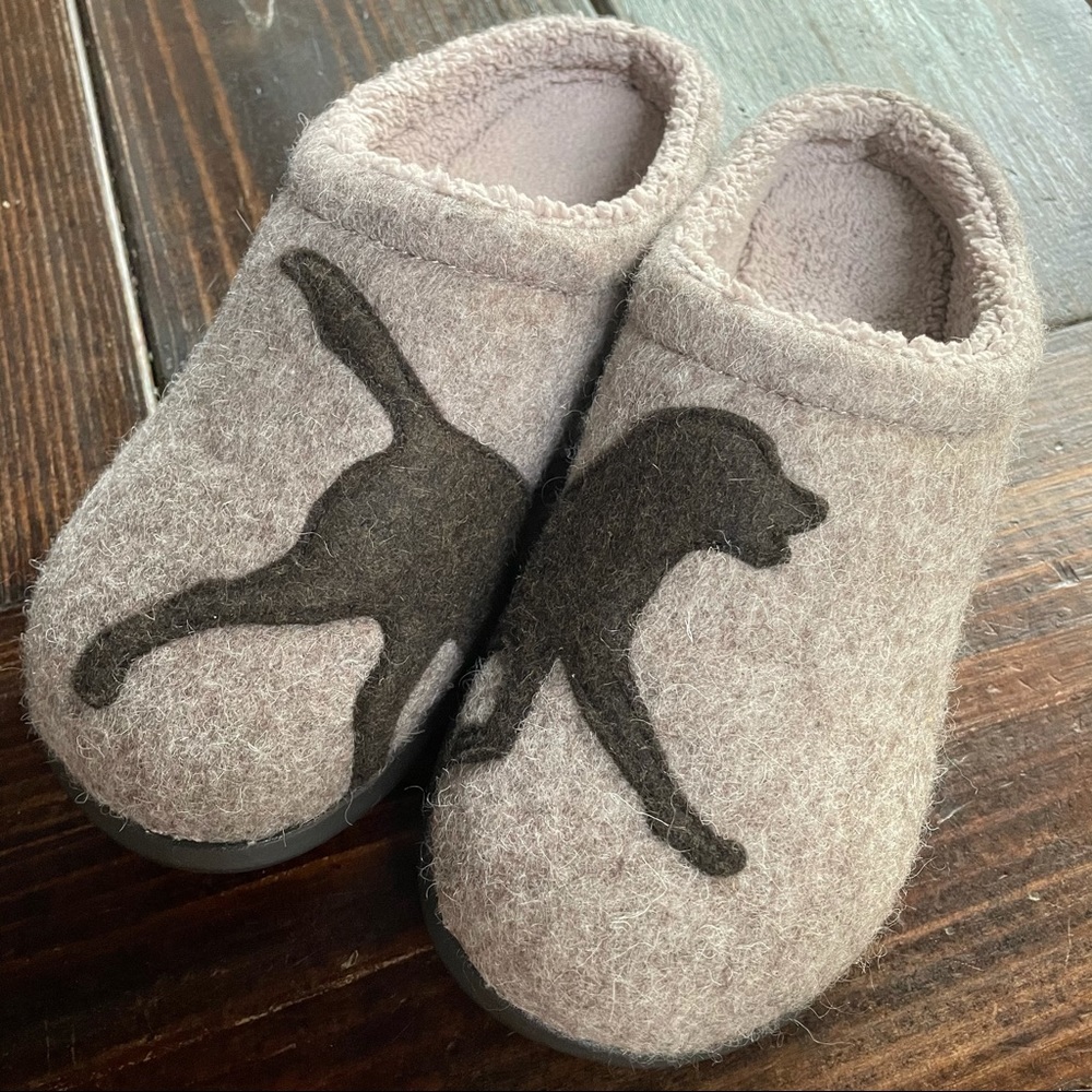 L.L. Bean Women's Gray Felt Slippers with Black Dog Motif